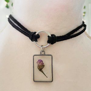 Tiny purple flower floral botanical resin collar/choker necklace silver o-ring
